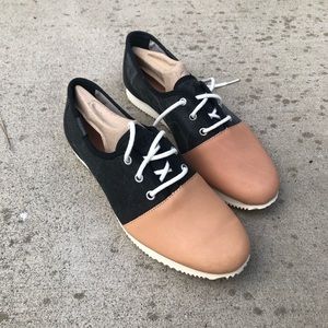 Nike canvas/leather oxford lace up